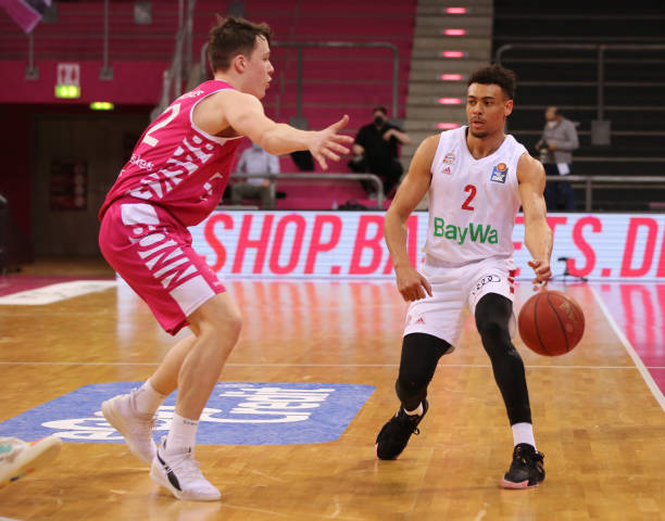 是冲冠的关 是冲冠的关